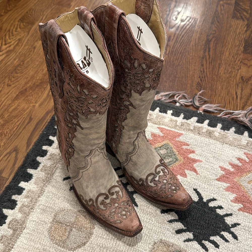 Corral Vintage Boot, size 7.5, sand/cognac laser cut overlay.  Used-good